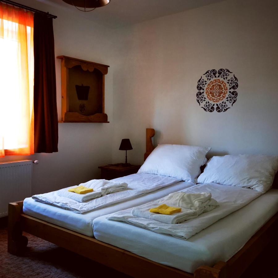 Szabolcs Vezér Panzió Bed and Breakfast Esterno foto