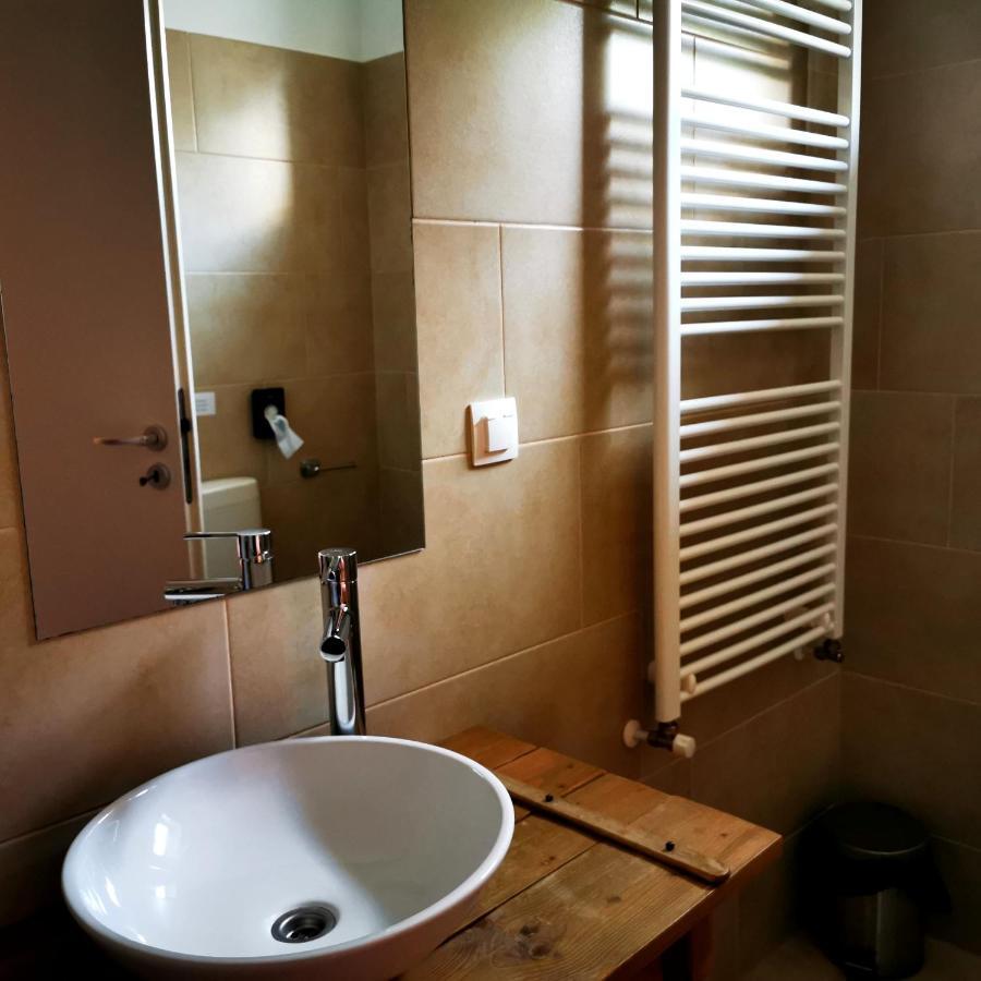 Szabolcs Vezér Panzió Bed and Breakfast Esterno foto
