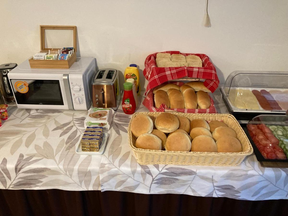Szabolcs Vezér Panzió Bed and Breakfast Esterno foto