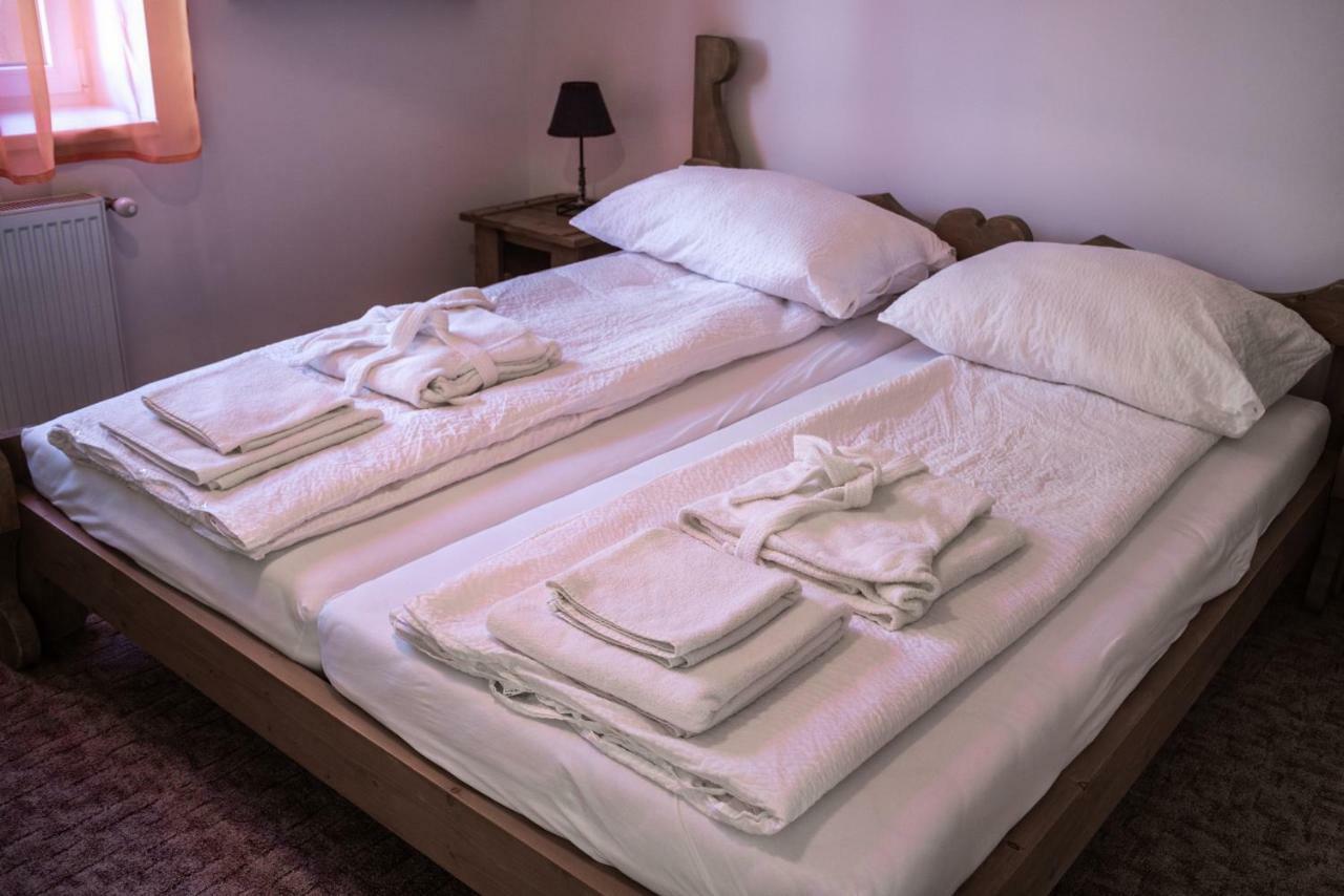 Szabolcs Vezér Panzió Bed and Breakfast Esterno foto