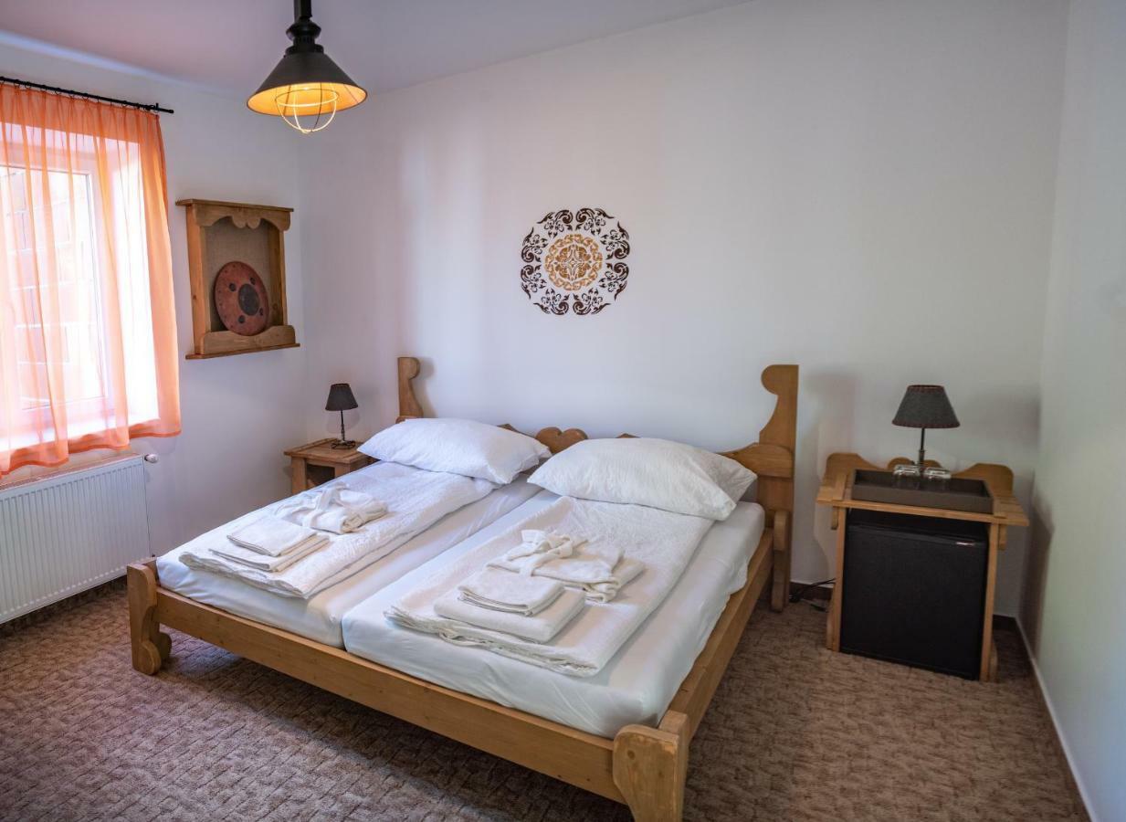 Szabolcs Vezér Panzió Bed and Breakfast Esterno foto