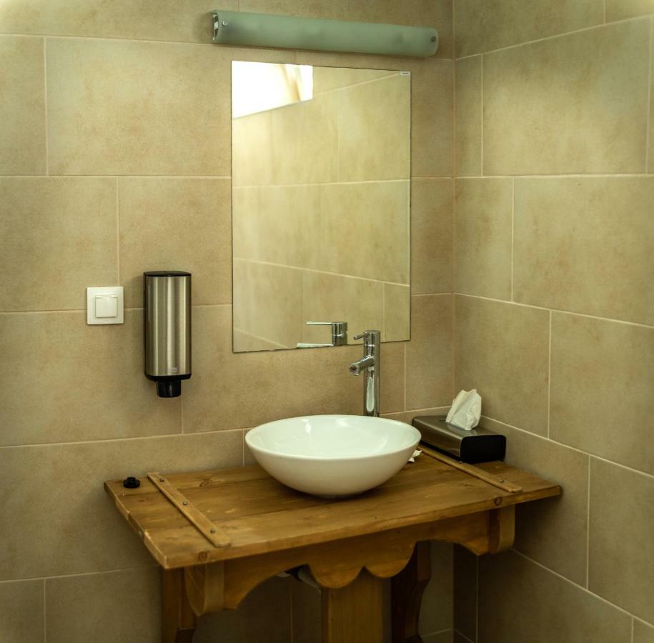 Szabolcs Vezér Panzió Bed and Breakfast Esterno foto