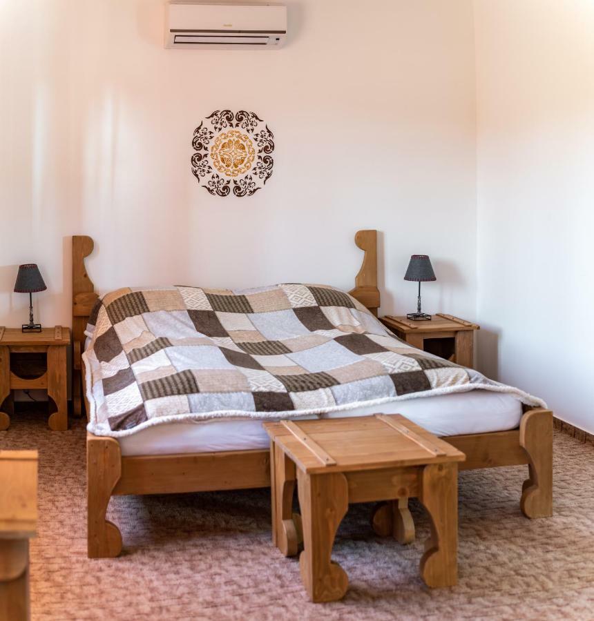 Szabolcs Vezér Panzió Bed and Breakfast Esterno foto