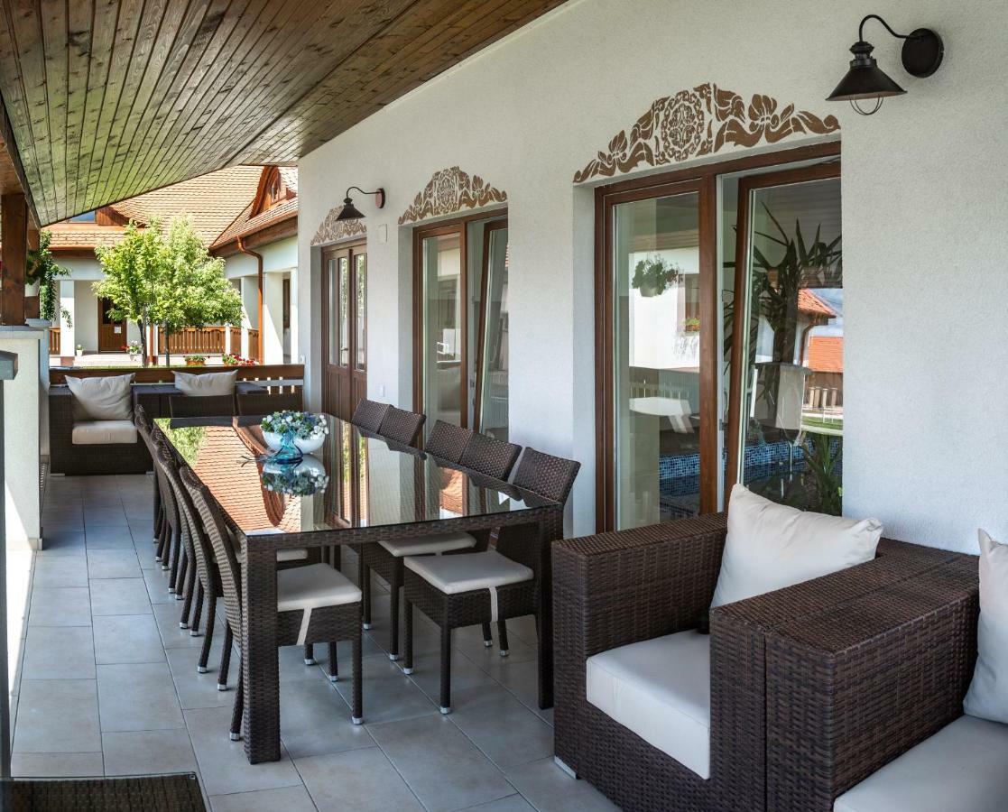 Szabolcs Vezér Panzió Bed and Breakfast Esterno foto