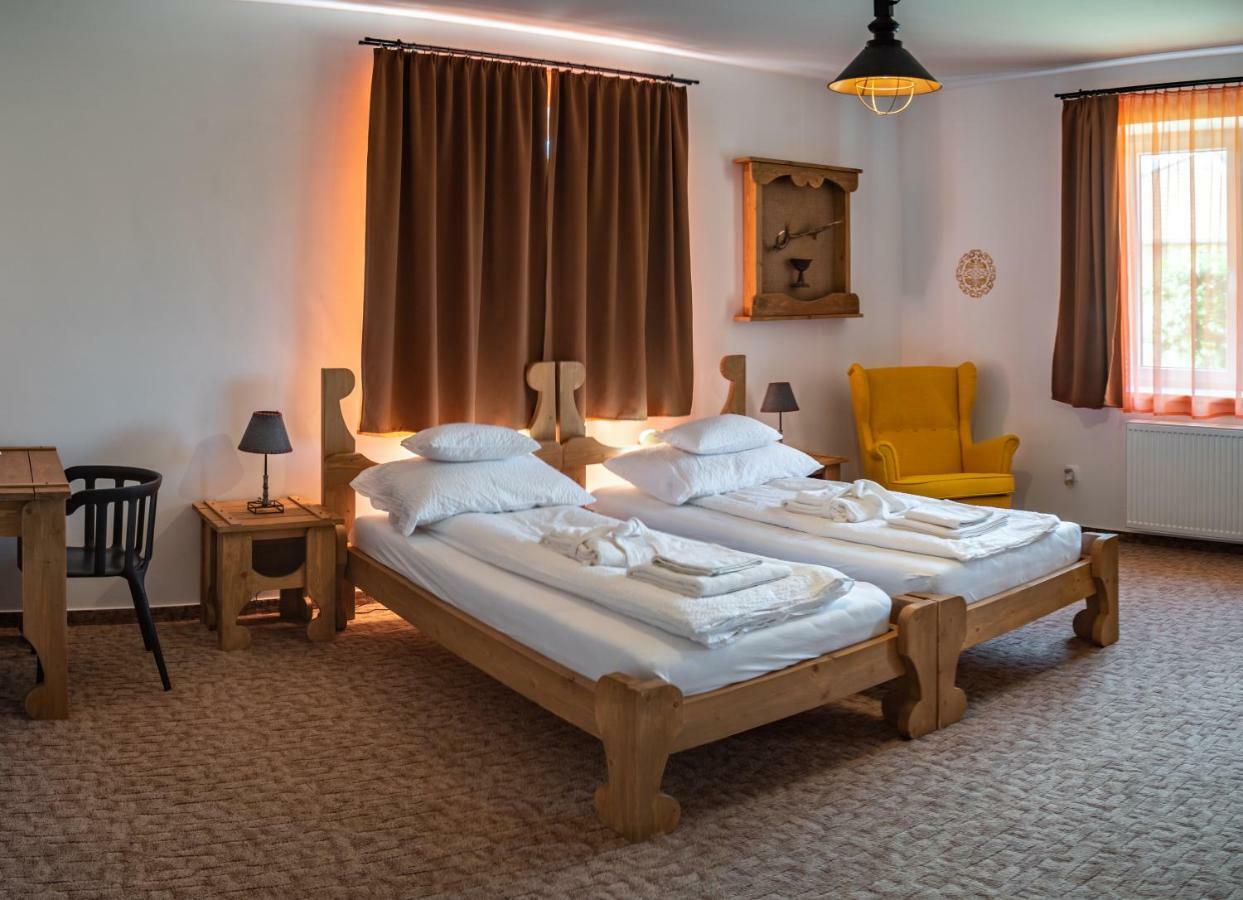 Szabolcs Vezér Panzió Bed and Breakfast Esterno foto